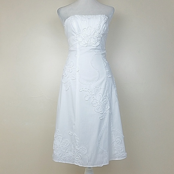 White House Black Market Dresses & Skirts - White House Black Market 3DFloral Dress Size 0